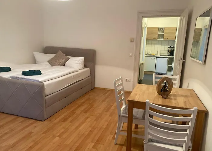 Peaceful 2br 15-min To Ottakring Station 公寓 *